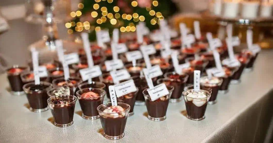 Como Servir Copinhos de Chocolate em Festas