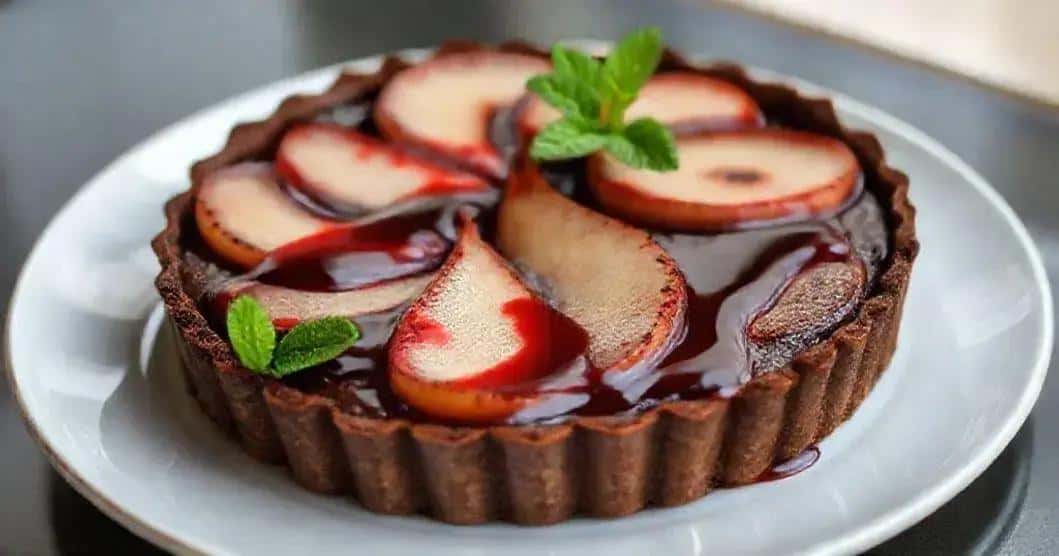 Torta Serenata Bordeaux: Pera ao Vinho no Berço de Cacau