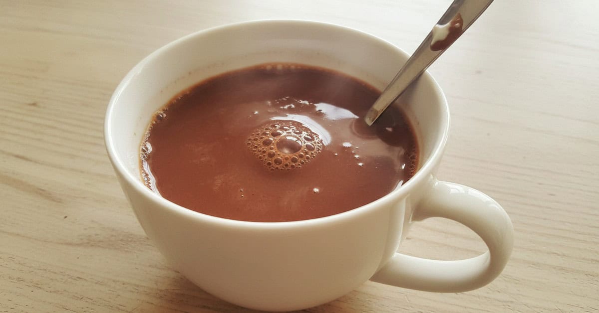 Leia mais sobre o artigo Drink Noite Quente: Chocolate com Licor para Esquentar o Clima