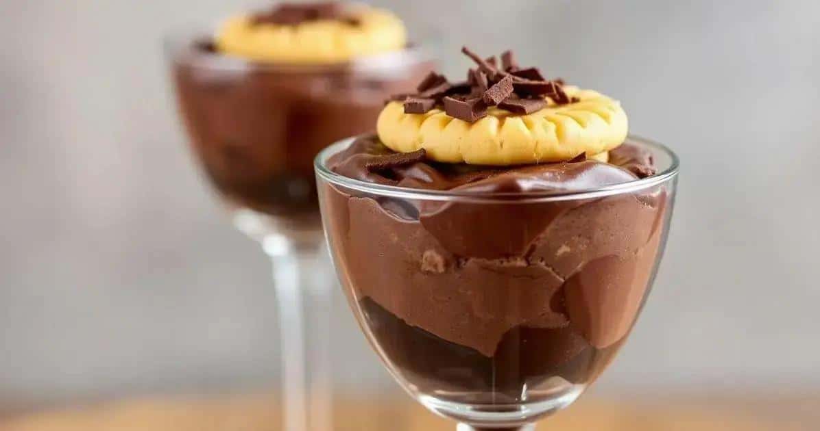 Pavê Elegância Clássica: Biscoito Champanhe e Creme de Cacau