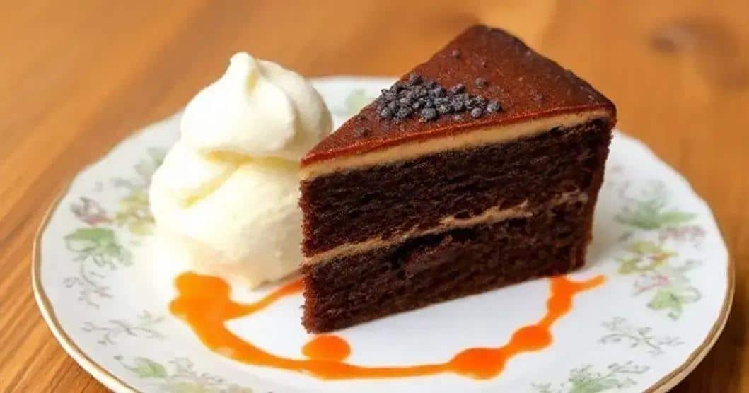 Como Servir o Bolo de Chocolate com Creme de Maracujá