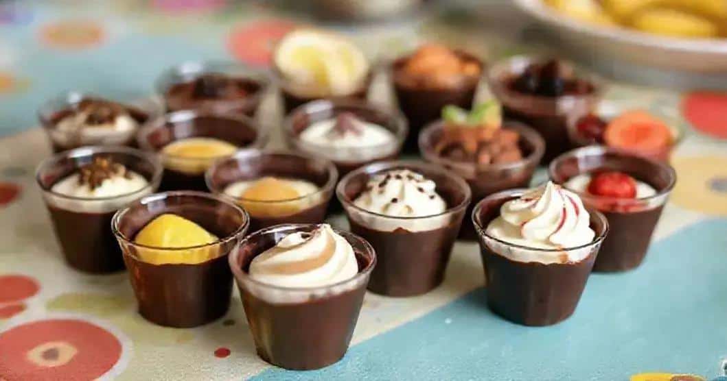 Variações de Receitas com Copinhos de Chocolate Variações de Receitas com Copinhos de Chocolate